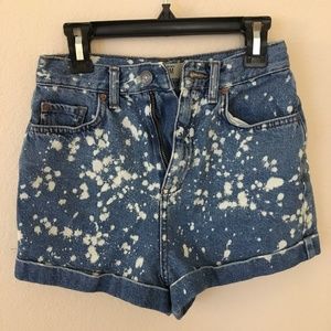 High-waist jean shorts in acid wash